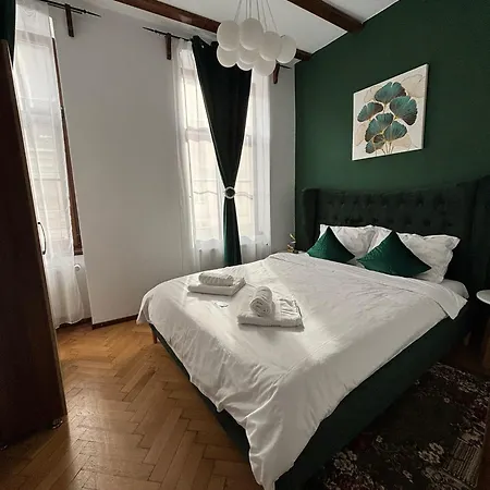 Aparthotel Kromatic 5 Boutique - Old Town Center Brasov