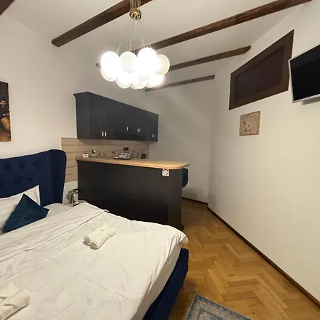 Kromatic 5 Boutique - Old Town Center 3* Braşov