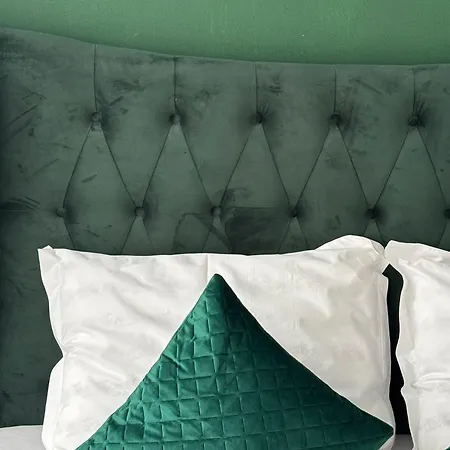 Aparthotel Kromatic 5 Boutique - Old Town Center Brasov