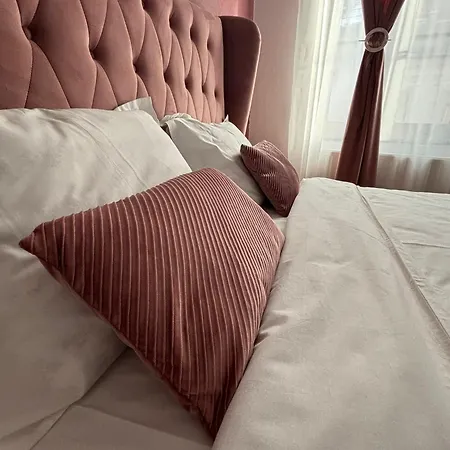 Aparthotel Kromatic 5 Boutique - Old Town Center 3*
