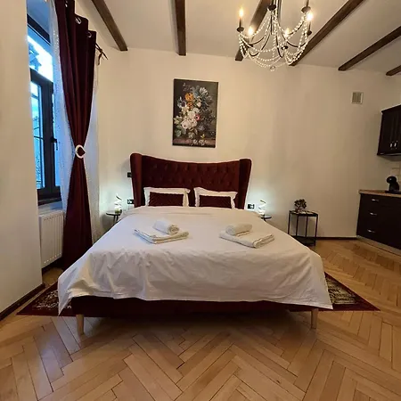 Kromatic 5 Boutique - Old Town Center Aparthotel