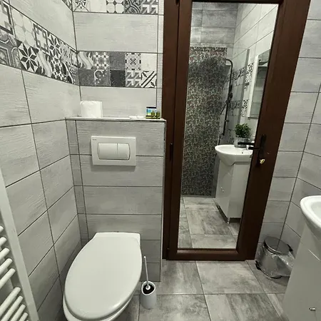Kromatic 5 Boutique - Old Town Center Aparthotel Brasov