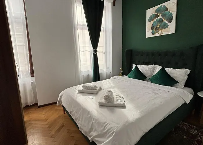 Aparthotel Kromatic 5 Boutique - Old Town Center Braşov