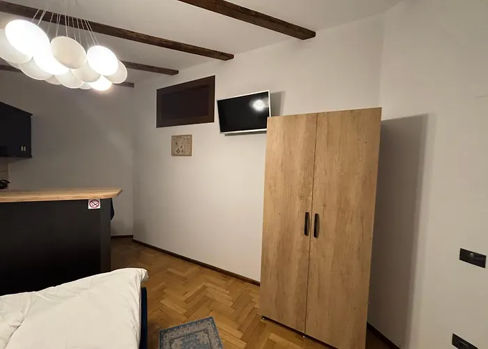 Kromatic 5 Boutique - Old Town Center Braşov